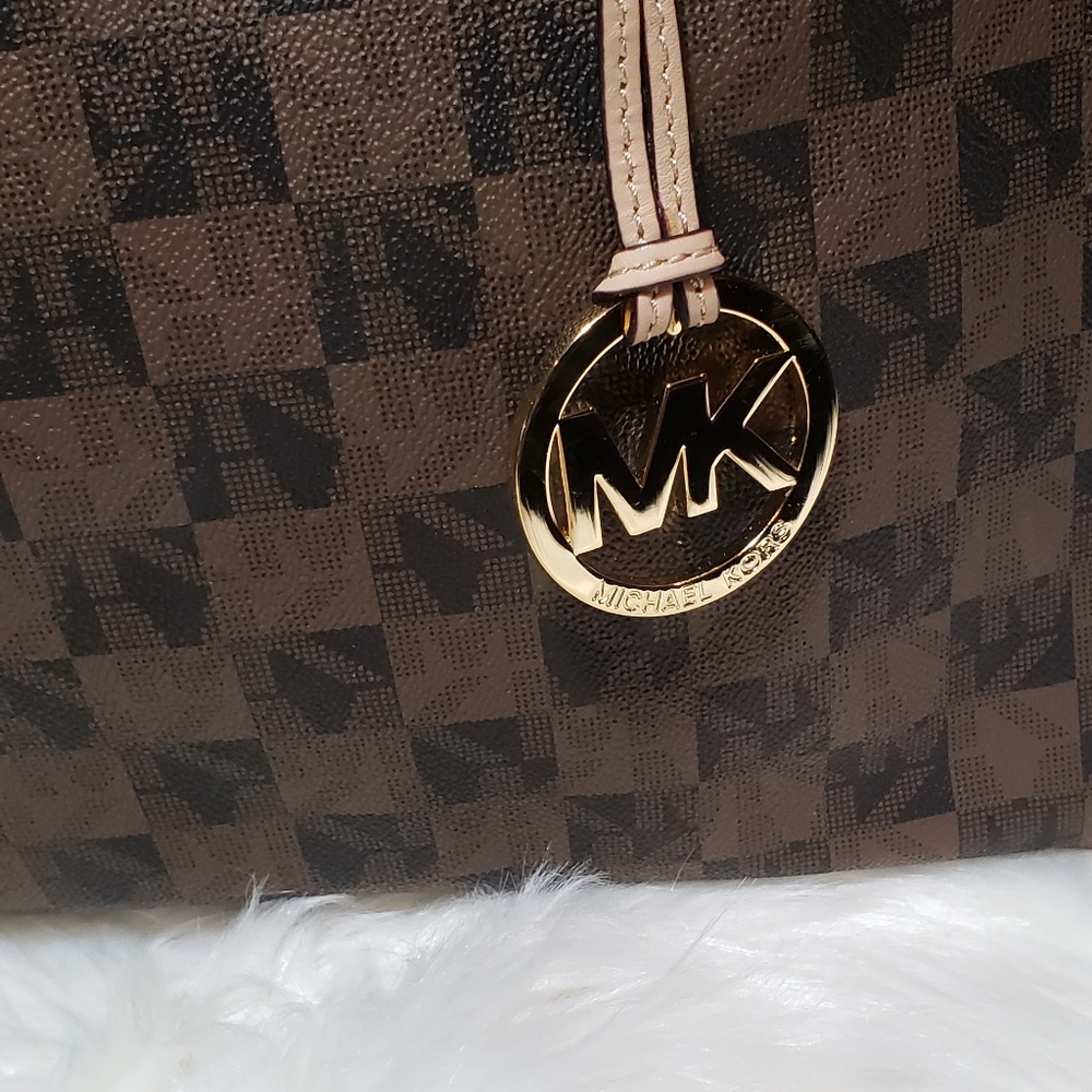 Designer Handbag - Picture 2 of 12